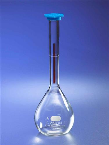 5600-50 | PYREX® 50 mL Class A Lifetime Red Volumetric Flask with Polyethylene Snap-Cap
