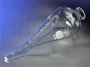 8200-100 | PYREX® 100 mL Oil Pear-Shaped Centrifuge Tube Lifetime-Red™ with White Graduations