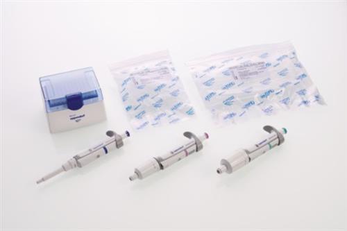 3123000918 | Eppendorf Research® plus, 3-pack, 1-channel, variable, incl. 3x epT.I.P.S.® Box 2.0 and ballpoint pen, Option 2: 2 – 20 µL yellow, 20 – 200 µL, 100 – 1,000 µL. Replaces order no. 3120000917.