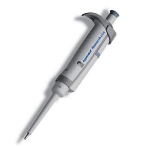 3123000926 | Eppendorf Research® plus, 3-pack, 1-channel, variable, incl. 1x epT.I.P.S.® Box 2.0, 2x epT.I.P.S. sample bags and ballpoint pen, Option 3: 100 – 1,000 µL, 0.5 – 5 mL, 1 – 10 mL. Replaces order no. 3120000925.
