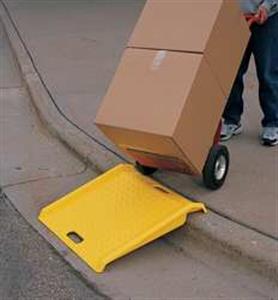 9MJF1 | Curb Ramp Polyethylene 1000 lb