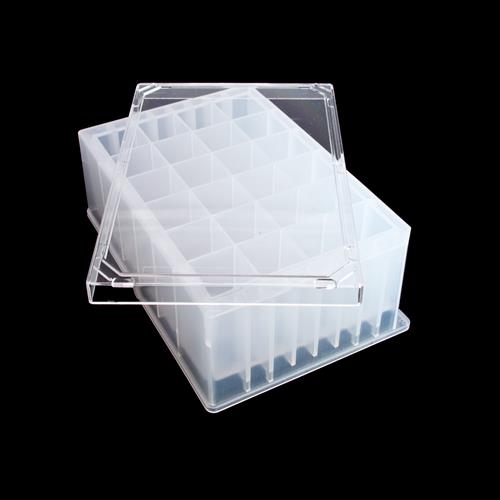 931571 | 24 Well Plate 10.8mL Square 